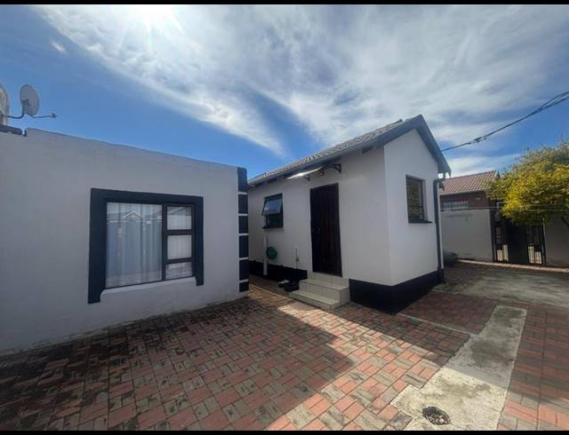 2 BEDROOM HOUSE FOR SALE IN FLEURHOF